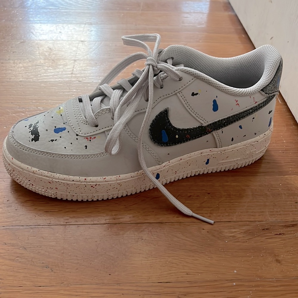 Nike Air Force 1 LV8 paint splash
